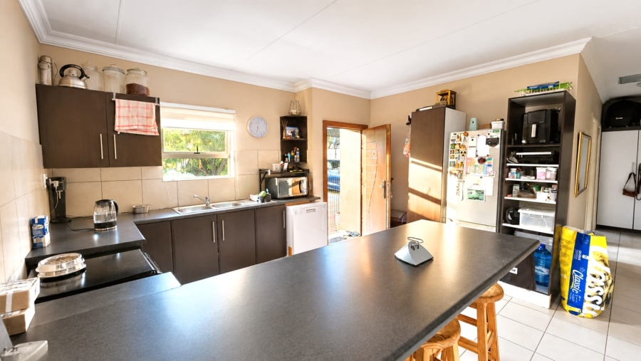 To Let 3 Bedroom Property for Rent in Melodie North West
